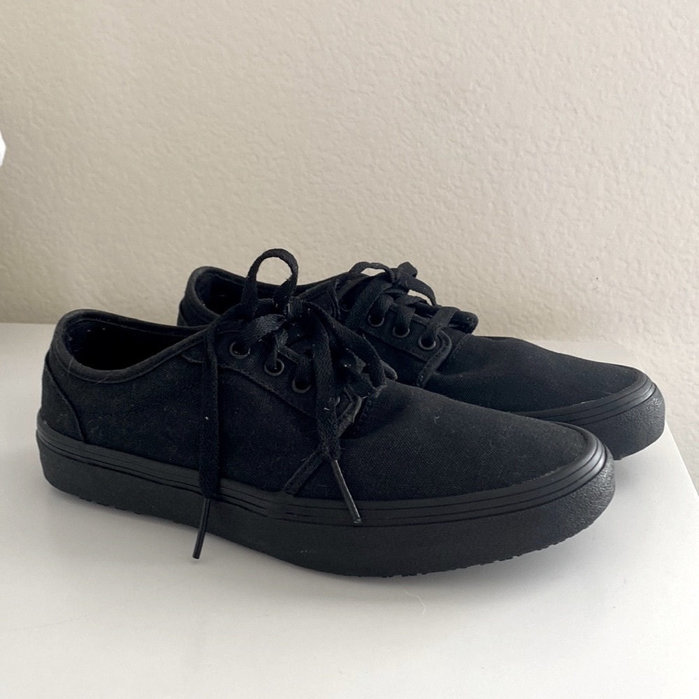 Nonslip Sneakers W 7.5